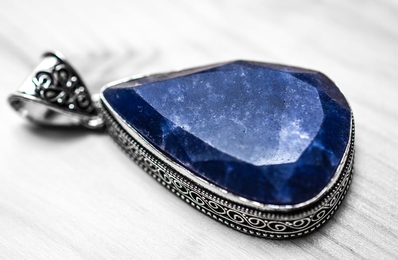 Découvrez les tendances 2026 des bijoux de naissance pour célébrer un nouvel arrivant